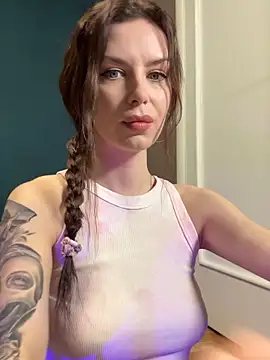 the perfectgirl online show from February 15, 6:18 pm