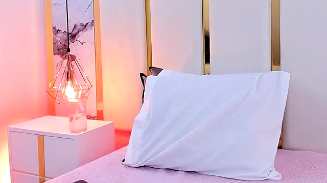 SalommeFlores online show from October 3, 11:10 pm