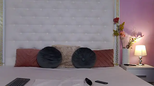 Lenna Paul online show from February 28, 5:40 am