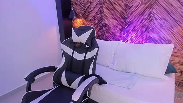 emma collson online show from November 22, 12:13 am