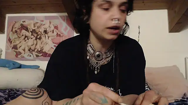 metamorphosiskin online show from March 29, 11:48 pm