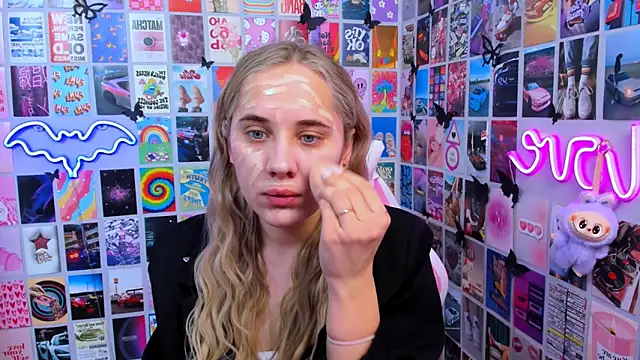 MiaMilas online show from December 18, 3:06 pm