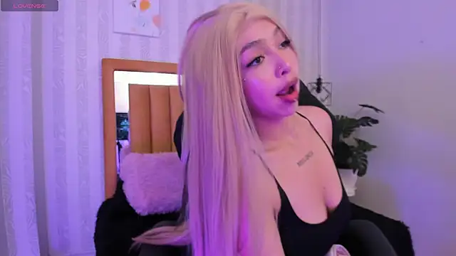 pettit courtny online show from October 13, 8:11 pm