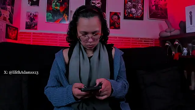 lilith-deveraux online show from October 6, 1:50 pm