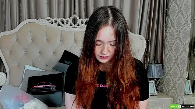 Snapshot of MiriaamWhite chatting on September 13, 9:39 am MiriaamWhite online show from September 13, 9:39 am