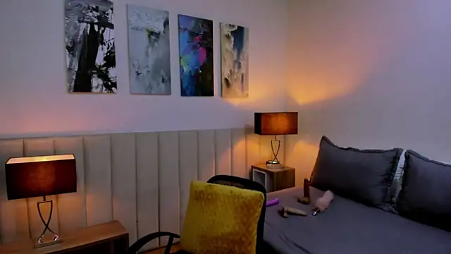 DaniRousse online show from April 4, 11:25 pm