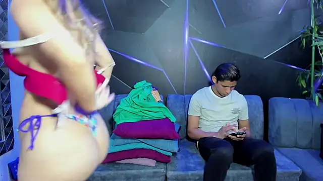 playsgirlhot online show from April 12, 11:17 pm