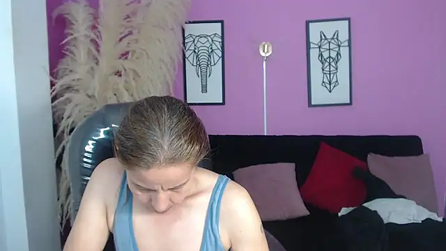 Snapshot of Milf_karlye chatting on September 16, 2:30 am Milf karlye online show from September 16, 2:30 am