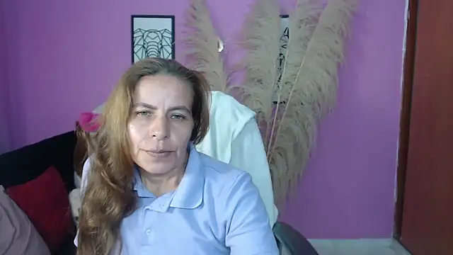 Snapshot of Milf_karlye chatting on October 8, 2:38 am Milf karlye online show from October 8, 2:38 am