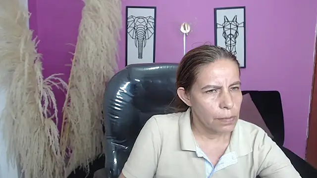 Snapshot of Milf_karlye chatting on October 5, 2:49 am Milf karlye online show from October 5, 2:49 am