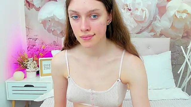 Snapshot of JaneBrowni chatting on October 10, 12:32 pm JaneBrowni online show from October 10, 12:32 pm