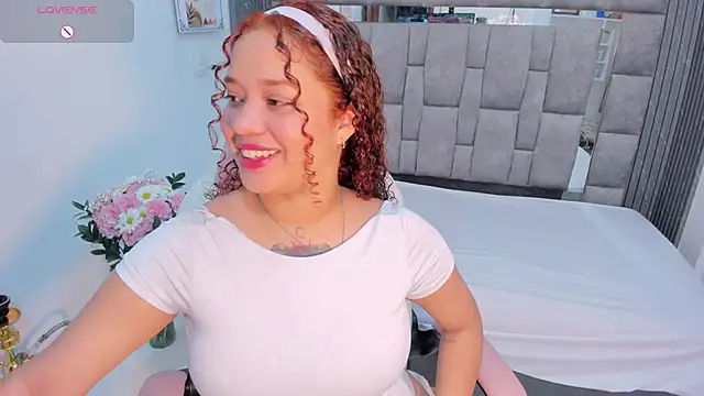 zulyjones online show from December 15, 12:43 pm