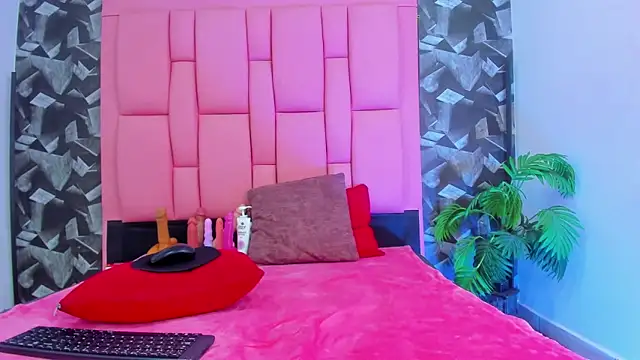 Brithanyslim online show from January 13, 7:40 pm