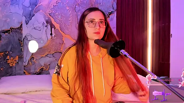 centaurigirl online show from September 21, 2:32 am