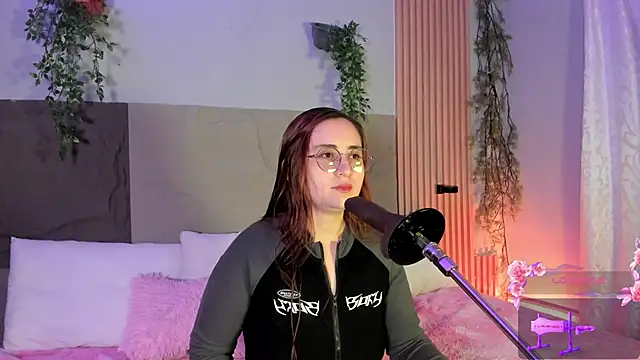 centaurigirl online show from April 11, 3:05 pm