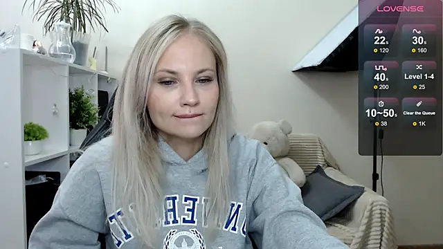 Snapshot of Sunny_bunny6 chatting on September 12, 5:08 am Sunny bunny6 online show from September 12, 5:08 am