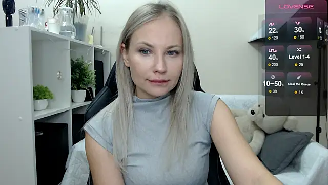 Snapshot of Sunny_bunny6 chatting on October 13, 2:14 am Sunny bunny6 online show from October 13, 2:14 am