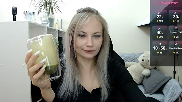 Snapshot of Sunny_bunny6 chatting on September 30, 4:51 am Sunny bunny6 online show from September 30, 4:51 am