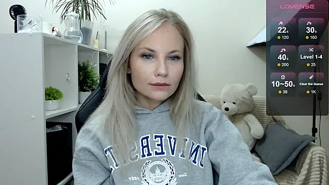 Snapshot of Sunny_bunny6 chatting on September 11, 4:35 am Sunny bunny6 online show from September 11, 4:35 am