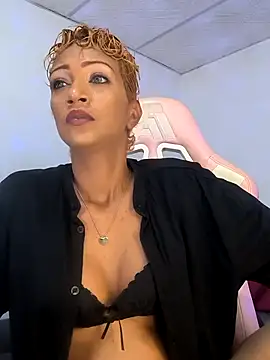 Snapshot of Amaliu_ chatting on September 15, 4:47 pm Amaliu online show from September 15, 4:47 pm