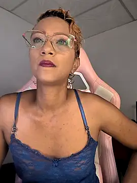 Snapshot of Amaliu_ chatting on October 5, 3:50 pm Amaliu online show from October 5, 3:50 pm