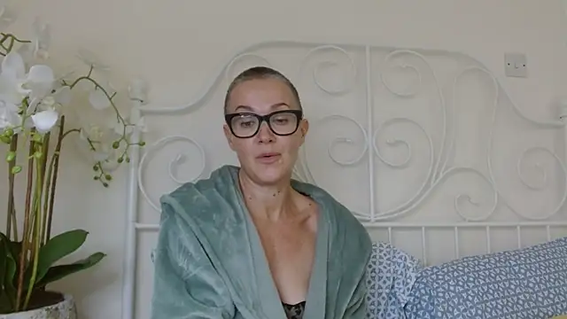 ELEGANT-ARIA36 online show from November 12, 11:08 am