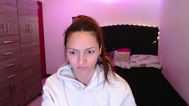 holy juli online show from June 1, 3:52 am