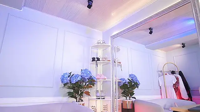 elasummer online show from March 9, 12:30 pm