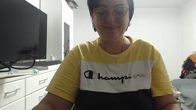 Amandamuller1982 online show from October 14, 8:22 pm