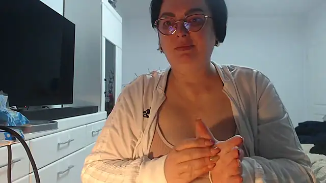 Amandamuller1982 online show from April 5, 10:20 pm