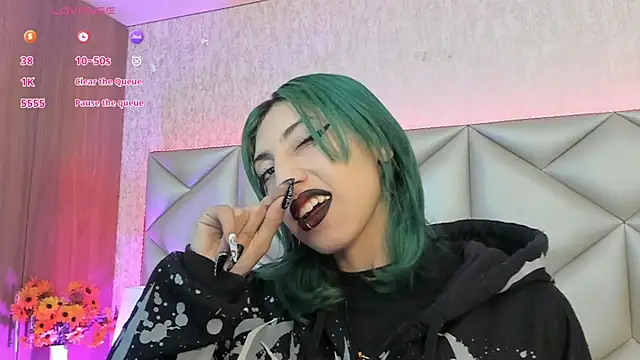 Im gaia online show from December 2, 12:51 pm