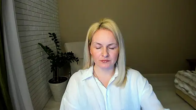 Alicee Gracee online show from February 16, 7:36 pm