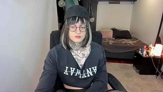 ShiiraVelkor online show from December 23, 10:41 am