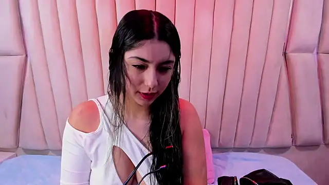 Lucy Anall  online show from December 16, 10:26 pm