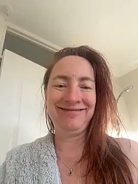 LouiseTswing online show from March 26, 7:43 am