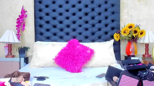 Snapshot of NahomiWhitel chatting on September 16, 3:53 pm NahomiWhitel online show from September 16, 3:53 pm