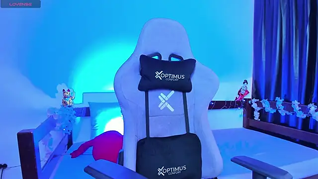  Moon Johnson online show from February 15, 11:04 pm