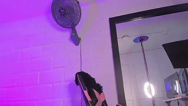 EmmaBecket2 online show from October 23, 4:51 am