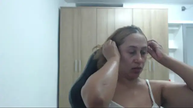 Snapshot of RoxanaLove9 chatting on September 15, 10:28 pm RoxanaLove9 online show from September 15, 10:28 pm