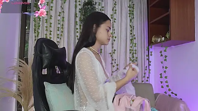 HannaRhodes online show from November 29, 2:32 pm