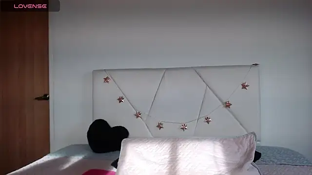 julz 03 online show from December 4, 12:40 pm