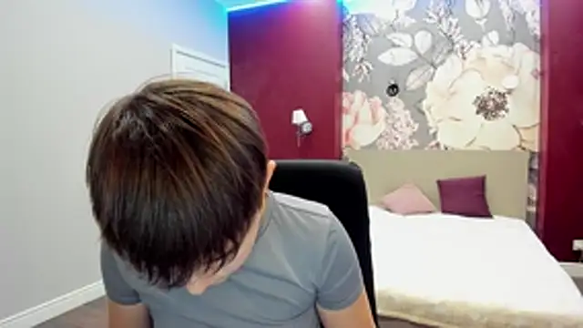 EmiliaYours online show from October 24, 1:40 pm