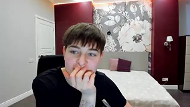 EmiliaYours online show from February 8, 2:43 pm