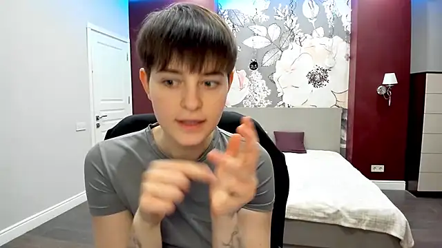 EmiliaYours online show from February 17, 3:44 pm