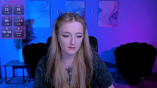 luna berryy online show from March 24, 8:25 pm