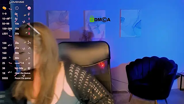 luna berryy online show from November 8, 8:47 pm