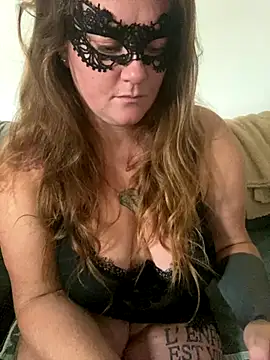 Snapshot of XtentationMG chatting on October 3, 8:30 am XtentationMG online show from October 3, 8:30 am