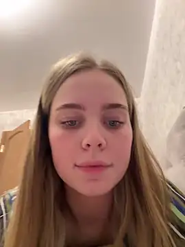 SIlviaBeyt online show from October 18, 9:05 pm