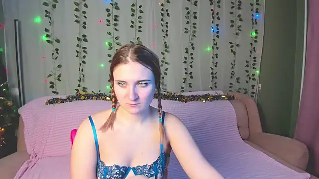 Miss Elsa  online show from January 5, 8:45 pm