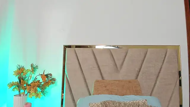 DannaHadid online show from September 17, 6:28 pm